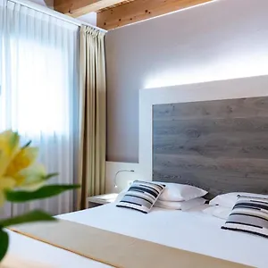https://alexander-mestre.hotelinveneto.com