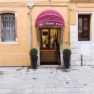 *** Otel Agli Artisti İtalya